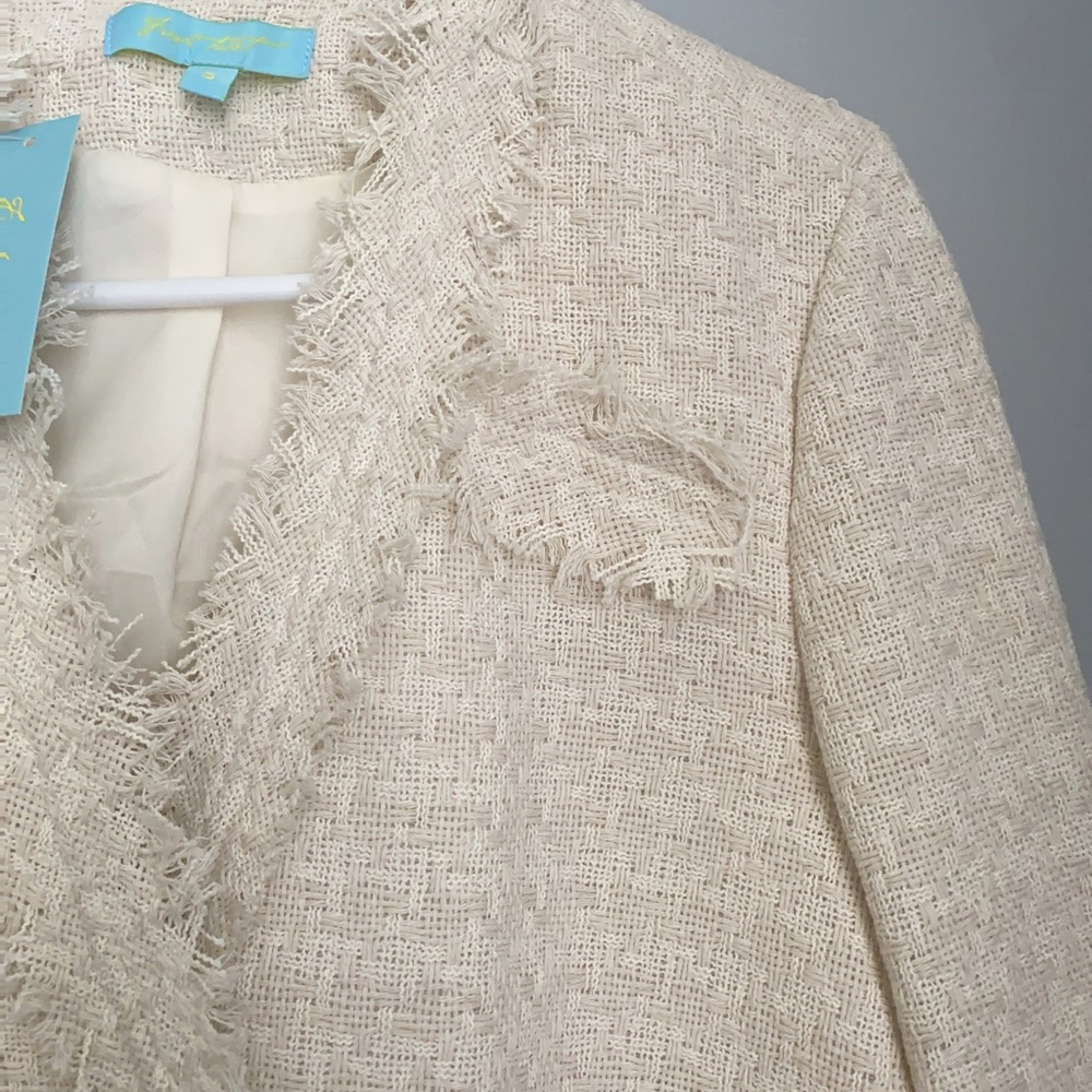 Beautiful jacket - Picture 3 of 7